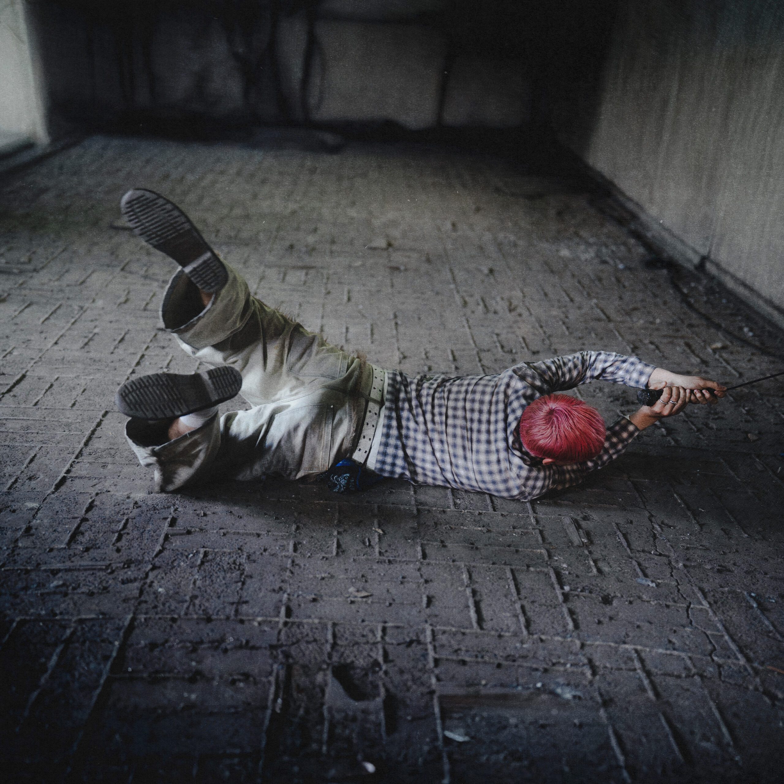 Paco Miranda presenta “CAER”, segundo adelanto de “Metástasis”