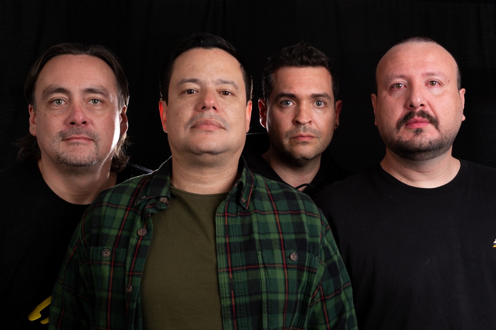 Escucha ‘Cañón’ y ‘Mundos paralelos’, lo nuevo de la banda colombiana Cañón