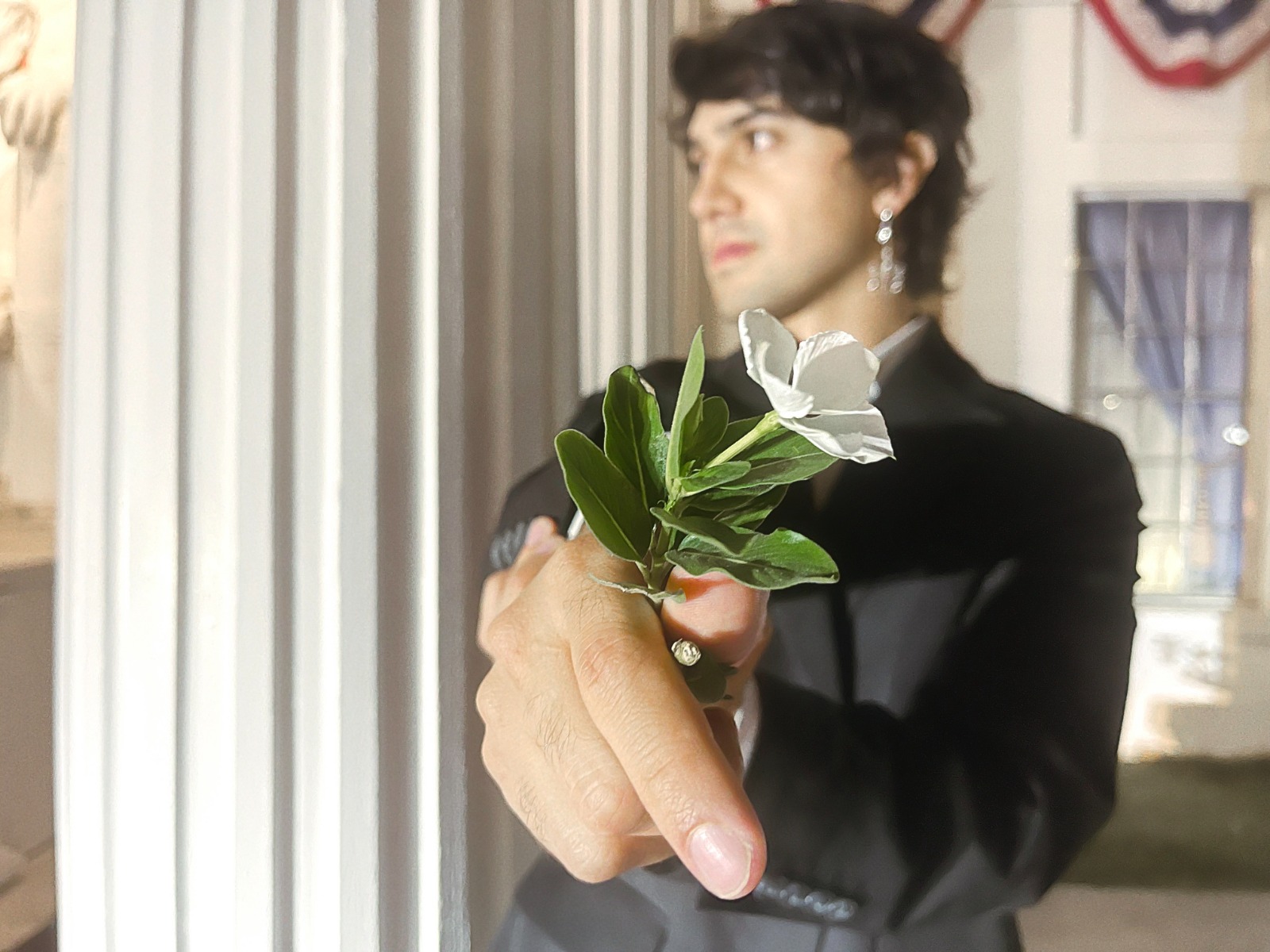 Una canción celestial de éxtasis, amor y caos, así es ‘Respira’ de Vernal