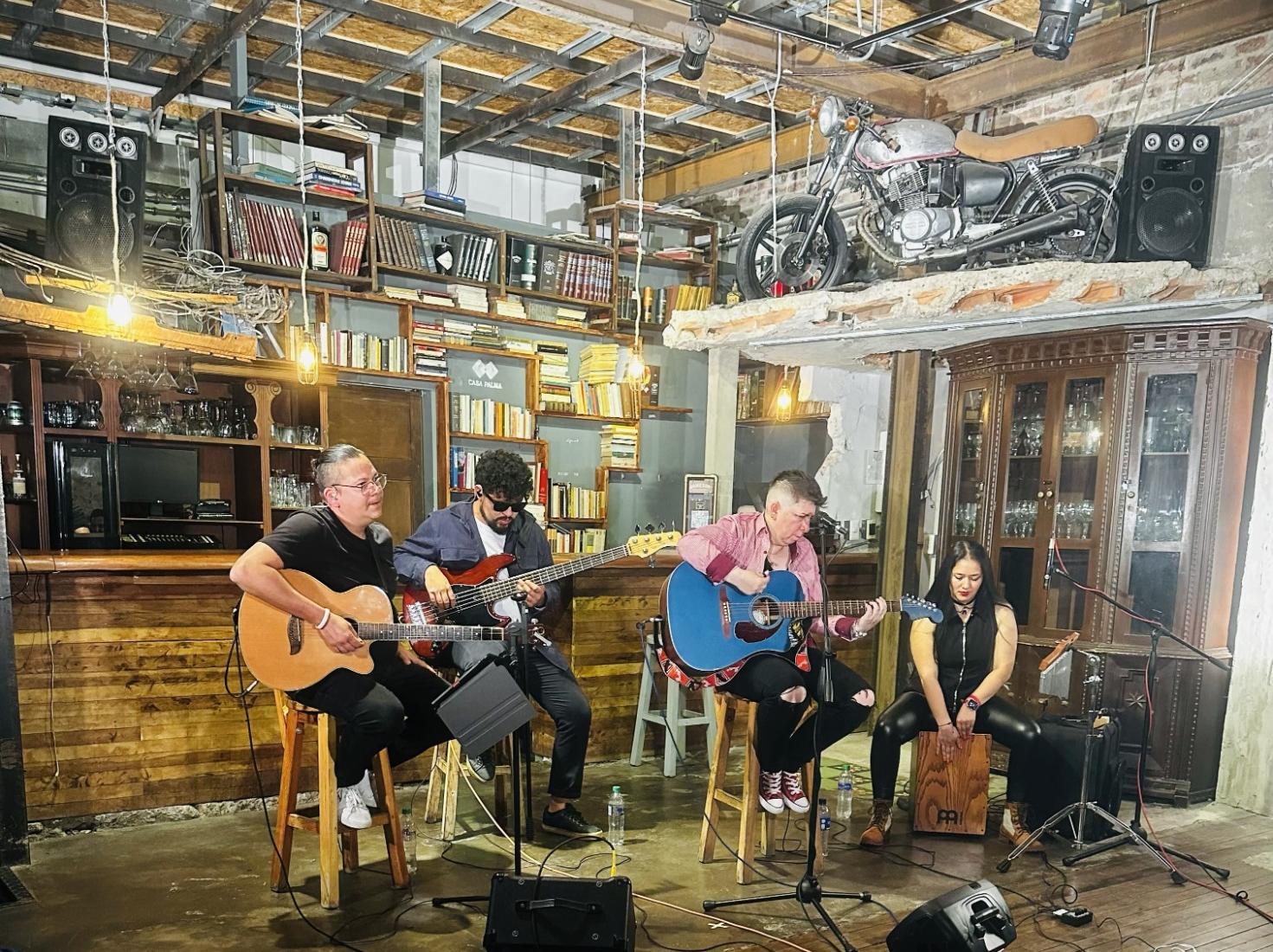 Un disco personal e introspectivo hecho para sanar y soltar, así es ‘21.2 Acústico’ de DeyCube