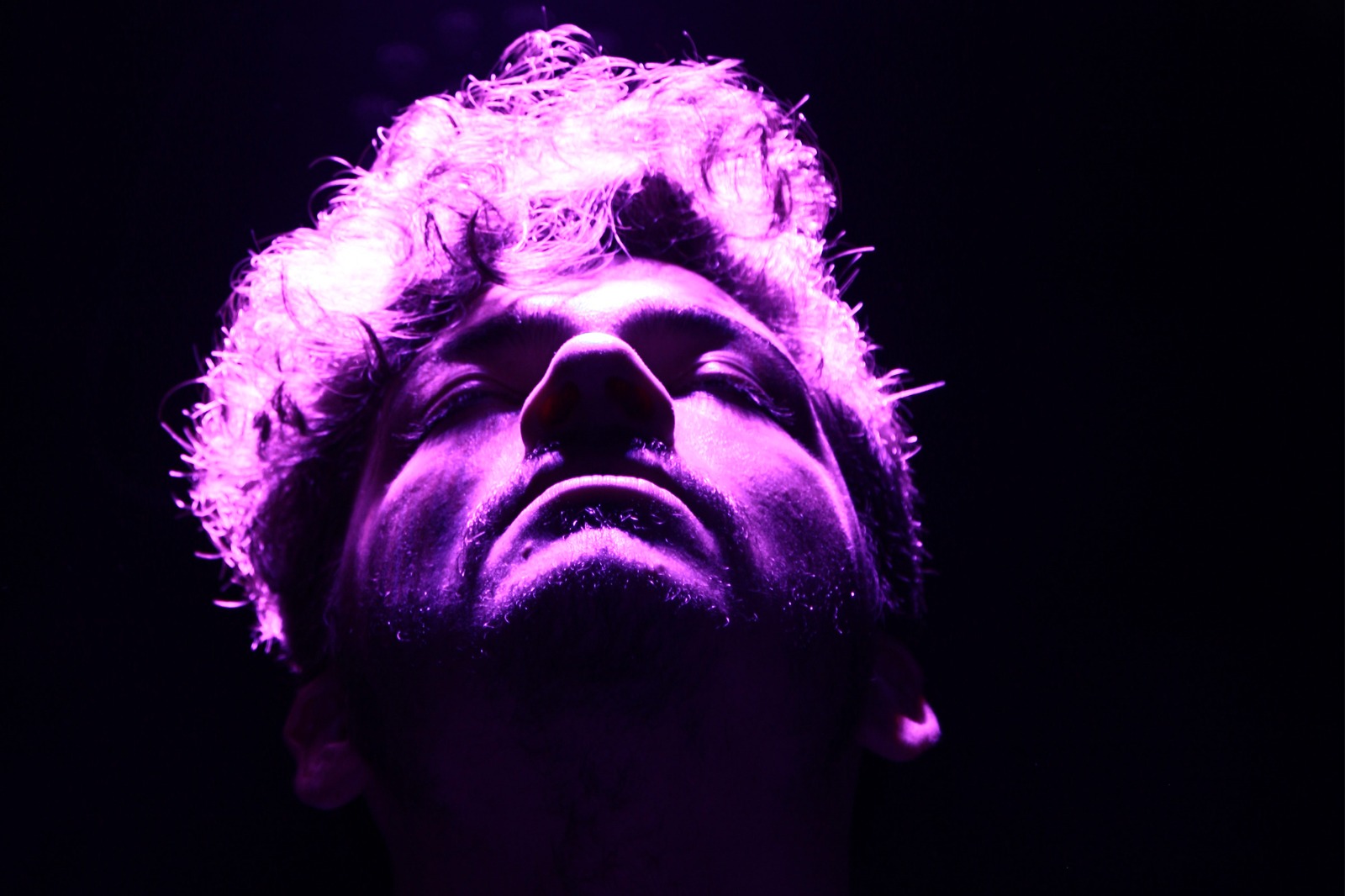 Una declaración de independencia existencial, así es ‘Entrópico Distópico’ de Gabo Gallego