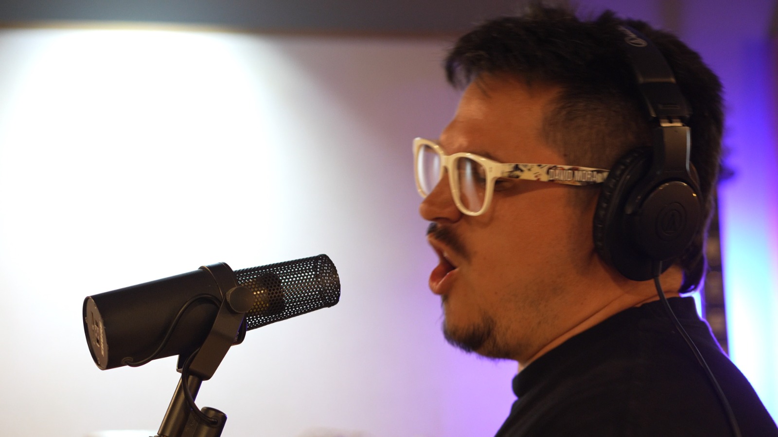‘Ese Rock and Roll’ de David Mora, una canción de caos, irreverencia e identidad