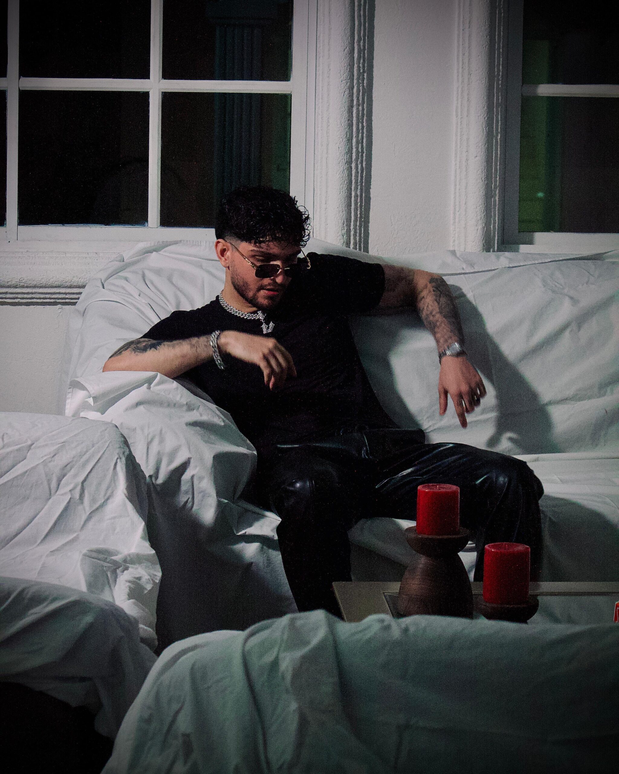 KAYLE explora el lado más intenso del trap latino con «Backseat»