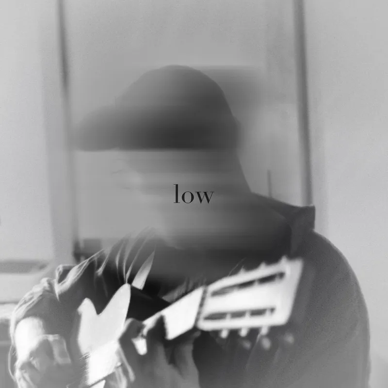 figuers & Embleton — “low”: una pausa entre el amor, el hogar y las estaciones