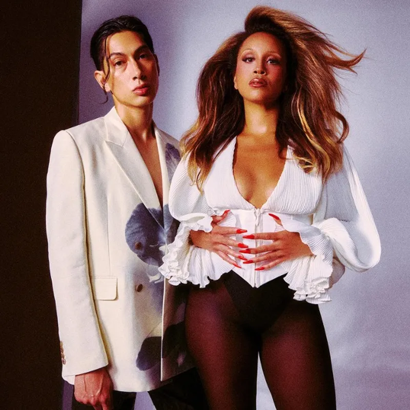LION BABE — «Fashion Week»: Cuando vestirse también es una declaración de poder
